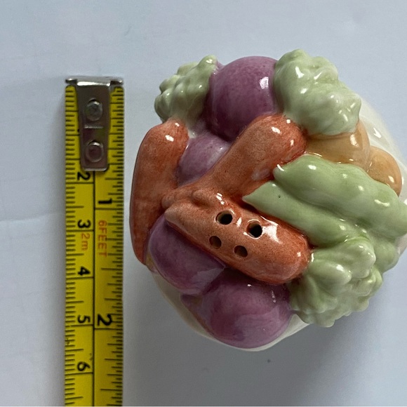 Vegetable Ceramic Salt & Pepper Shakers Ceramic EUC Sunflower Carrots Cabbages - Picture 10 of 13